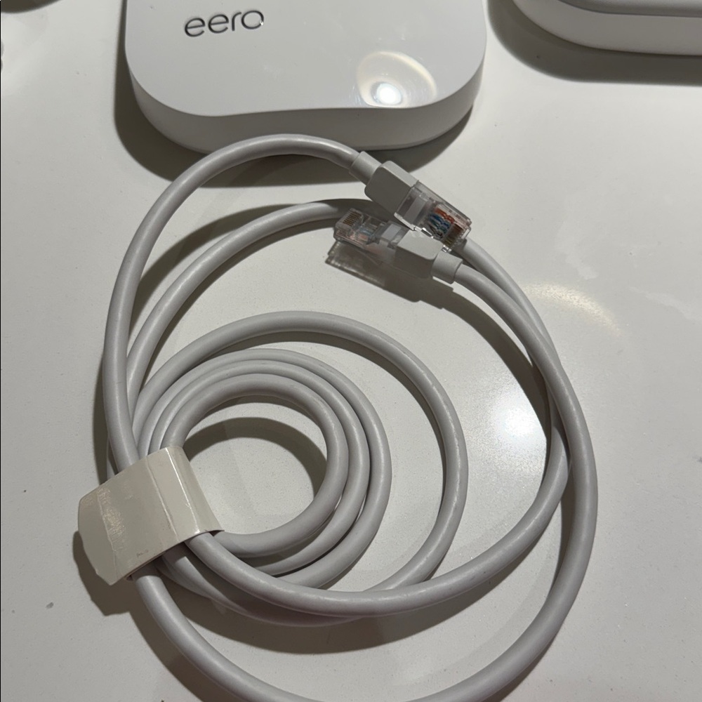 EERO Pro 2nd Gen WiFi Mesh WiFi Routers B010001 + 1 EERO D010001 Extender Beacon - Picture 8 of 8